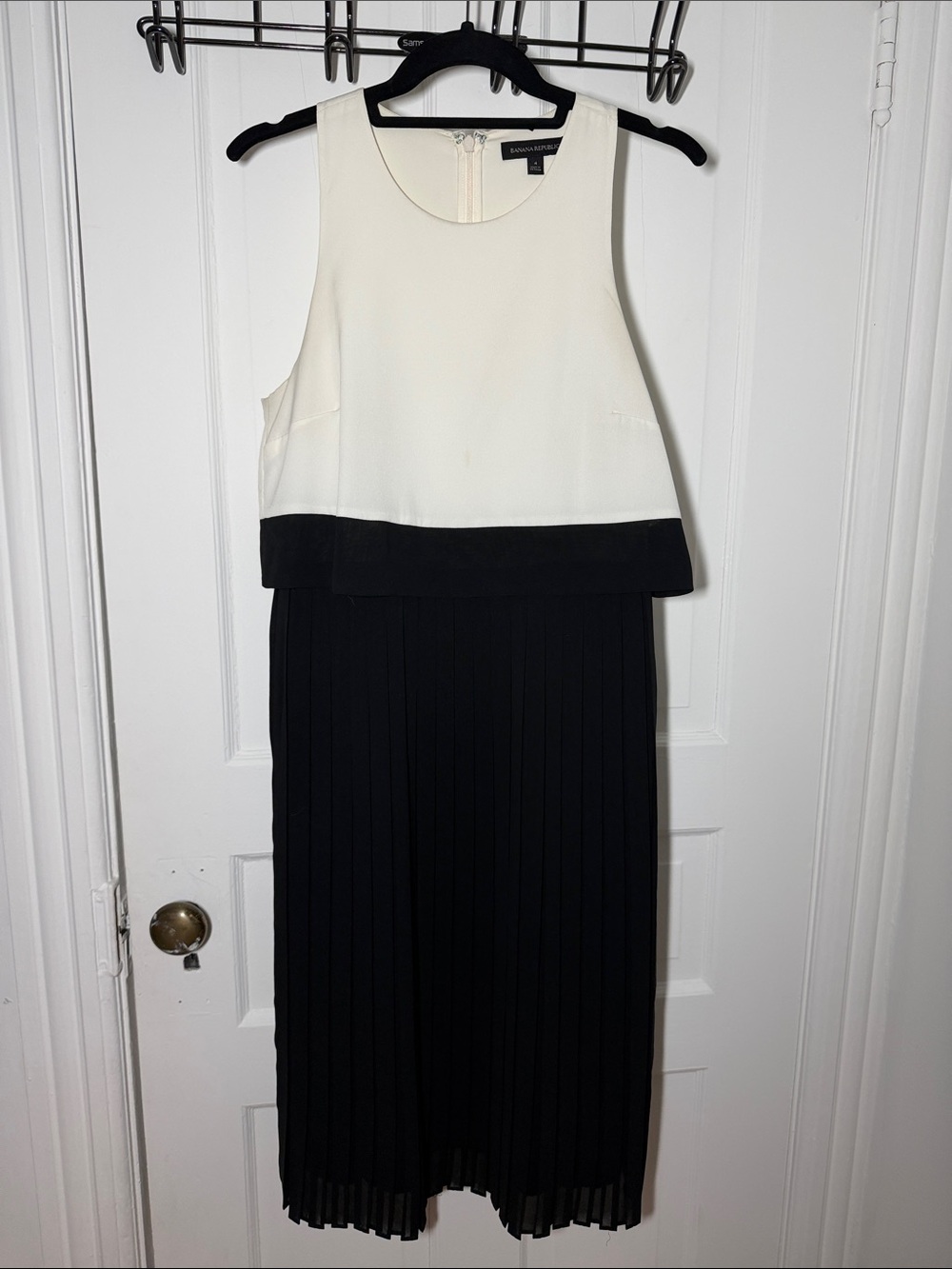 Banana Republic Black and white Sleeveless Pleated Midi Dress